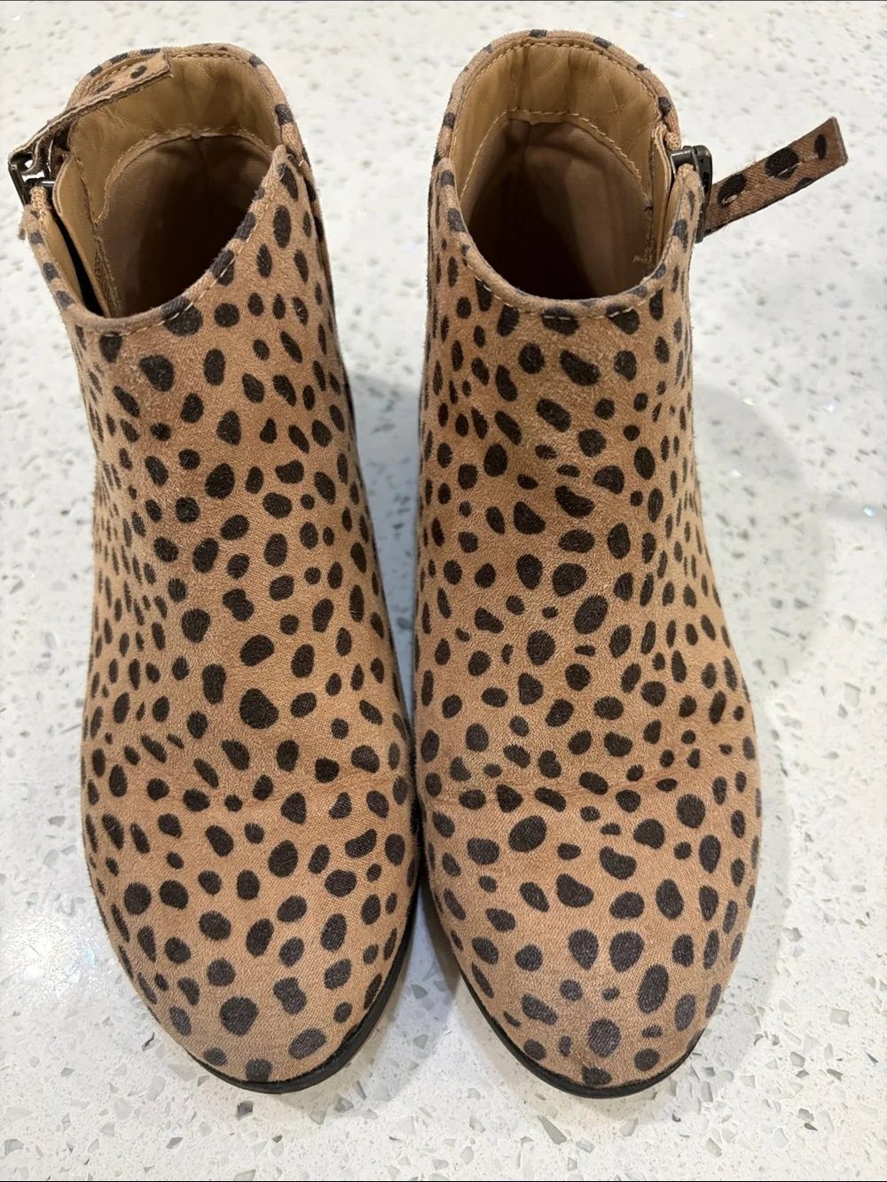 Girls Cat & Jack/The Children’s Place booties size 13